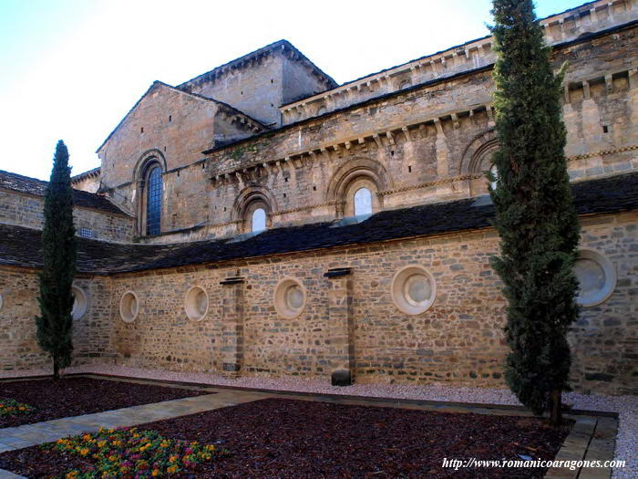 TRANSEPTO DE LA CATEDRAL, DESDE EL CLAUSTRO.